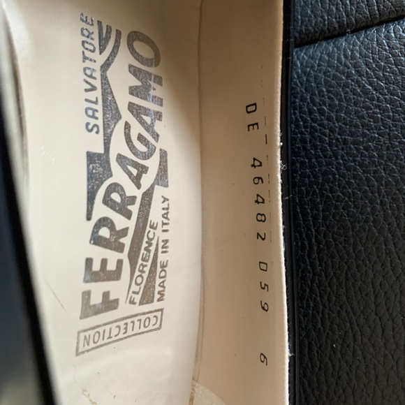 Salvatore Ferragamo 2 inch black pumps, narrow bow - Picture 2 of 4